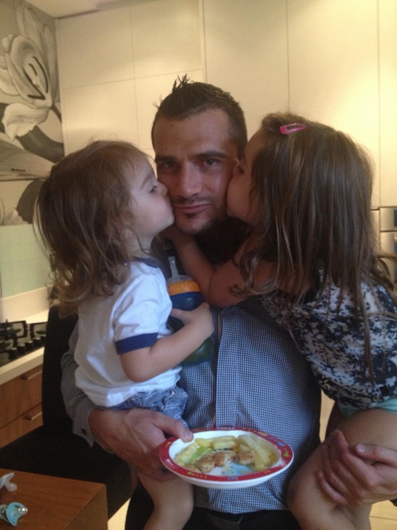 Dad getting kisses from kids